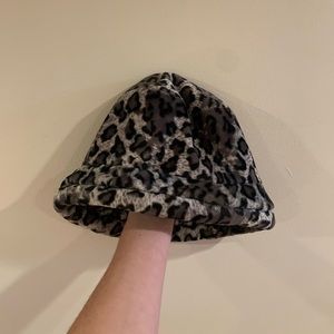liz claiborne cheetah print bucket hat